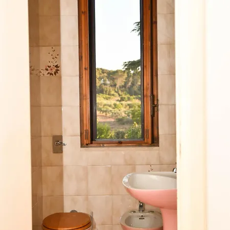 Cinque Pini لوكوروتوندو