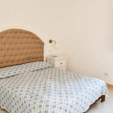 Cinque Pini لوكوروتوندو